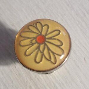 Groovy Daisy Vintage Small Lapel Pin Tie Tack Brooch